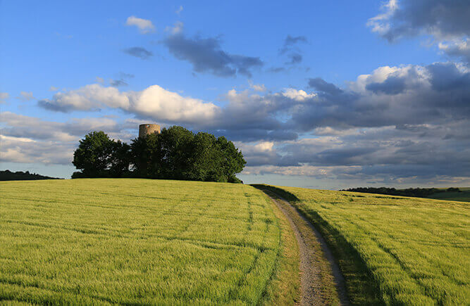 Alter Wachturm auf einem Berg um Bad Mergentheim.