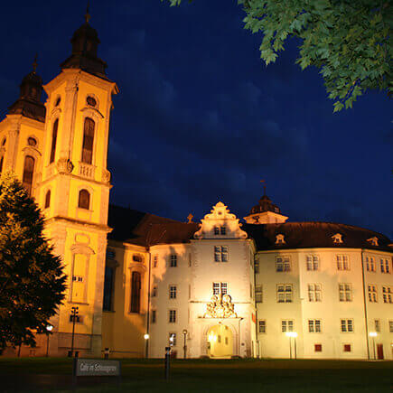 Innenhof des Deutschordenschloss in Bad Mergentheim bei Nacht.
